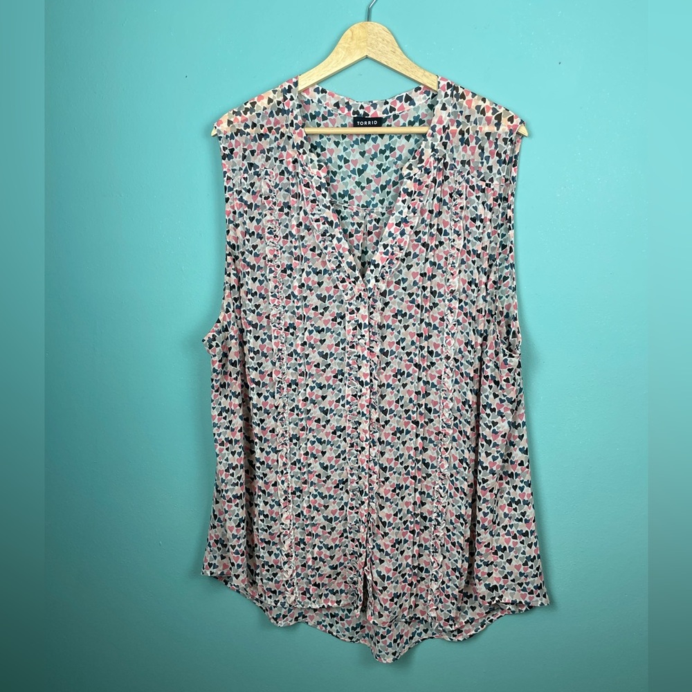 Torrid Plus Size ? ruffle V-neck sleeveless top hearts Valentine's Day casual